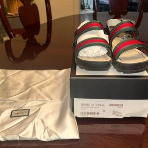 🔥🔥Gucci Sandles🔥🔥
